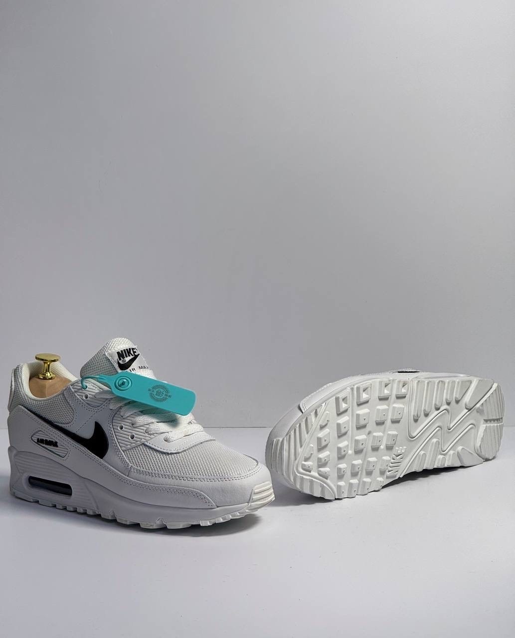 кроссовки белые nike air max 90,nike air max 90 white,кроссовки,женские повседневные кроссовки air max 90 от finish line nike,nike air max