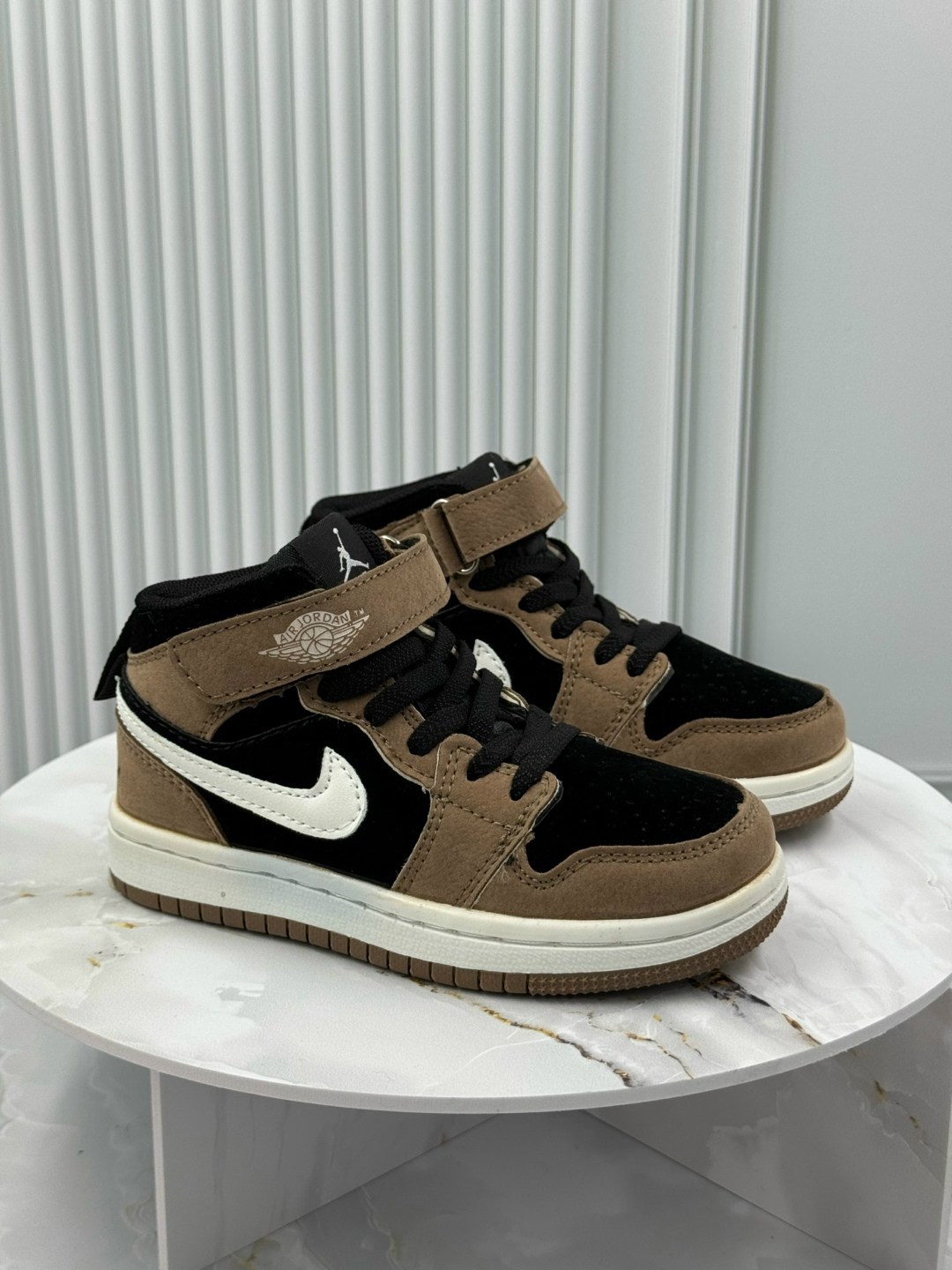 кроссовки nike air jordan 1,nike air jordan 1,nike air jordan 1 mid,кроссовки мальчику,модели обуви