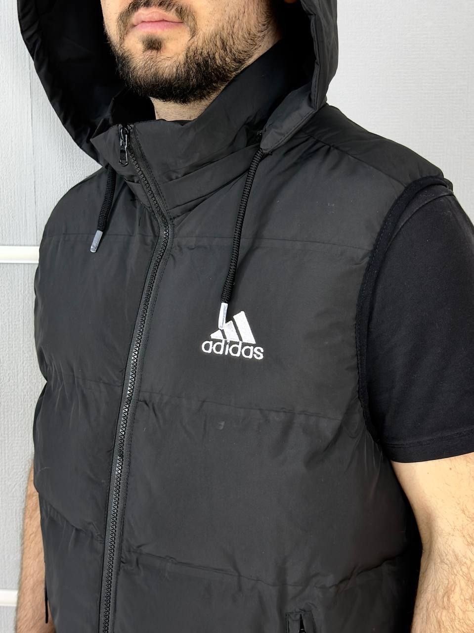 жилет adidas мужской,жилетка adidas,жилет adidas,жилет мужской,безрукавка адидас мужская