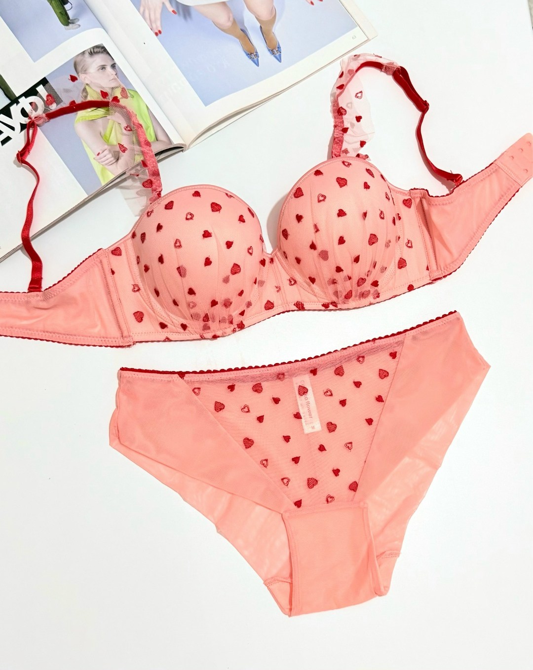 комплект нижнего белья,комплект нижнего белье красный,женские комплекты нижнего белья,комплект белья,нижнее бельё