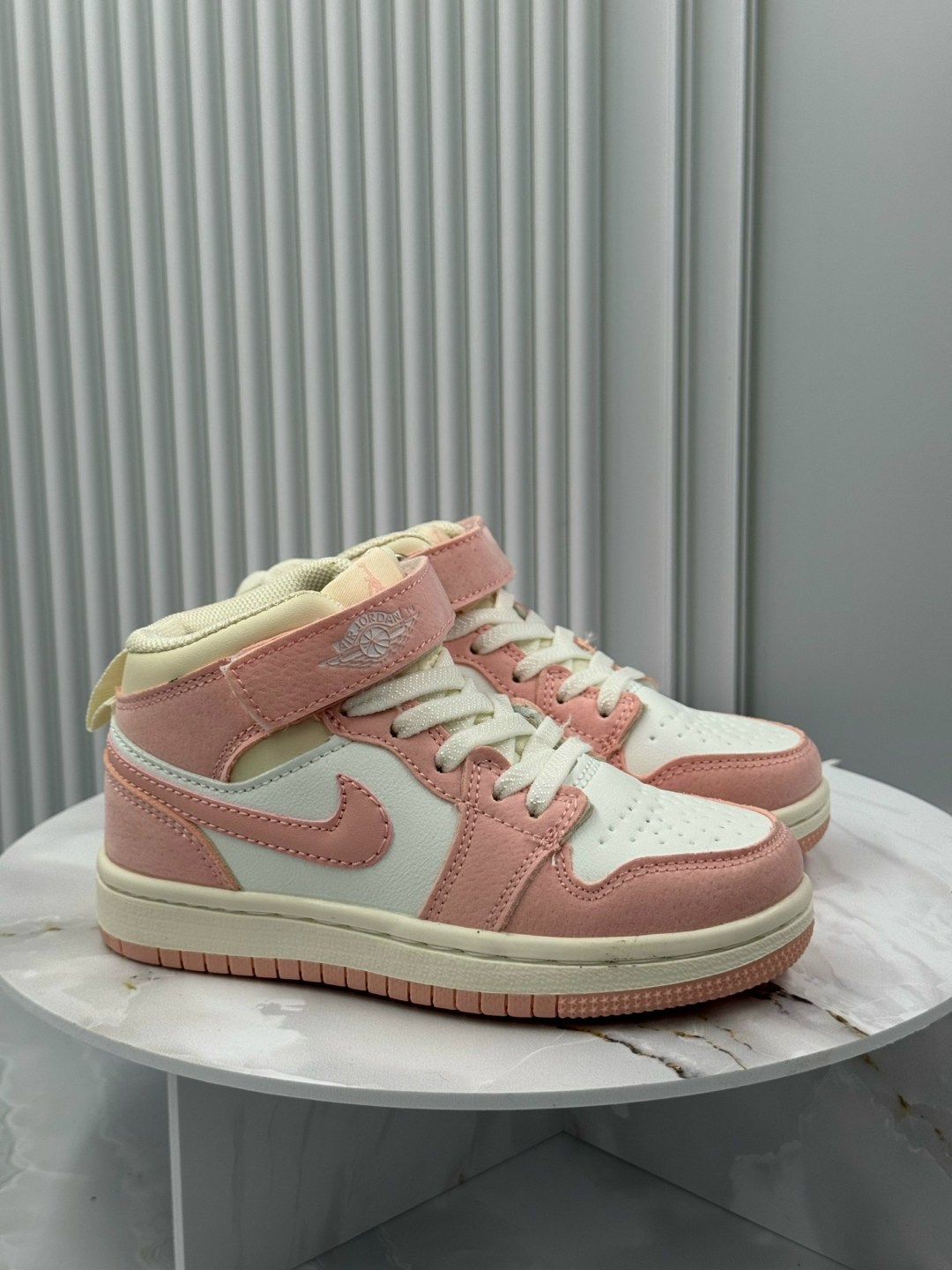 кроссовки nike air jordan 1,nike air jordan 1,nike air jordan 1 mid,кроссовки мальчику,модели обуви