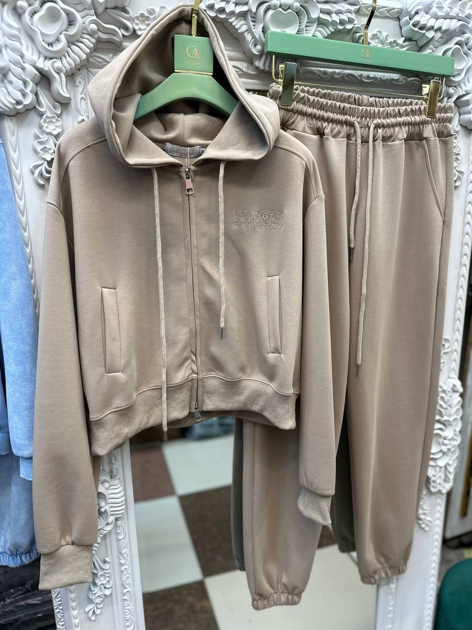 костюм женский,брючный костюм,костюм с брюками,спортивный костюм бежевый,костюм трикотажный