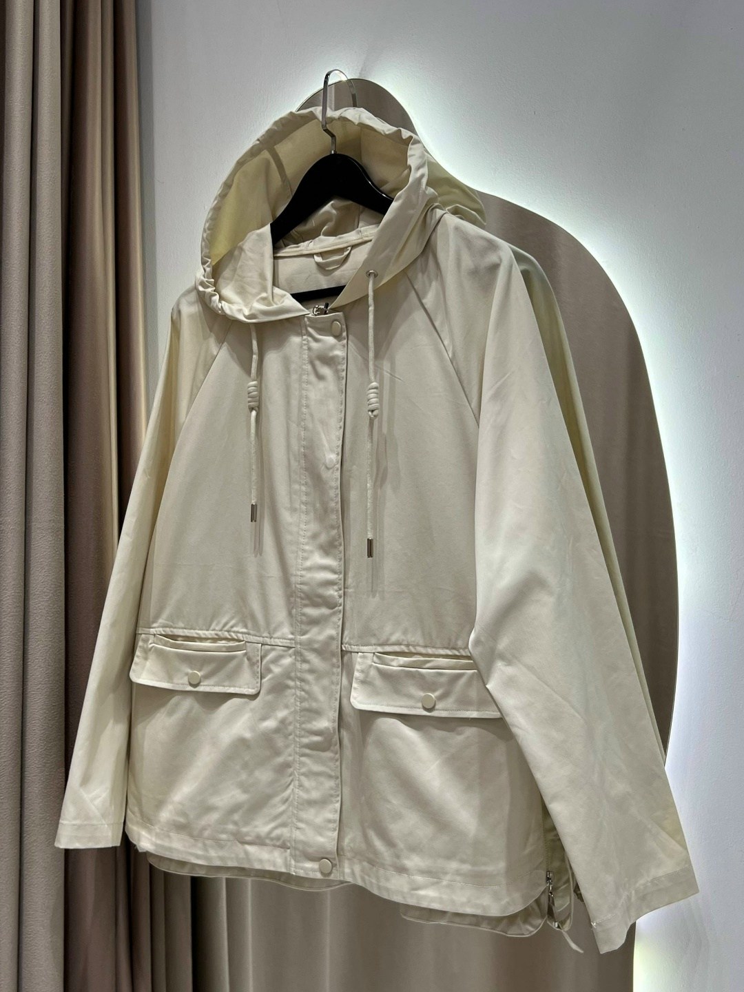 ветровка женская,ветровка женская с капюшоном,ветровка,ветровка удлиненная с капюшоном,легкая куртка