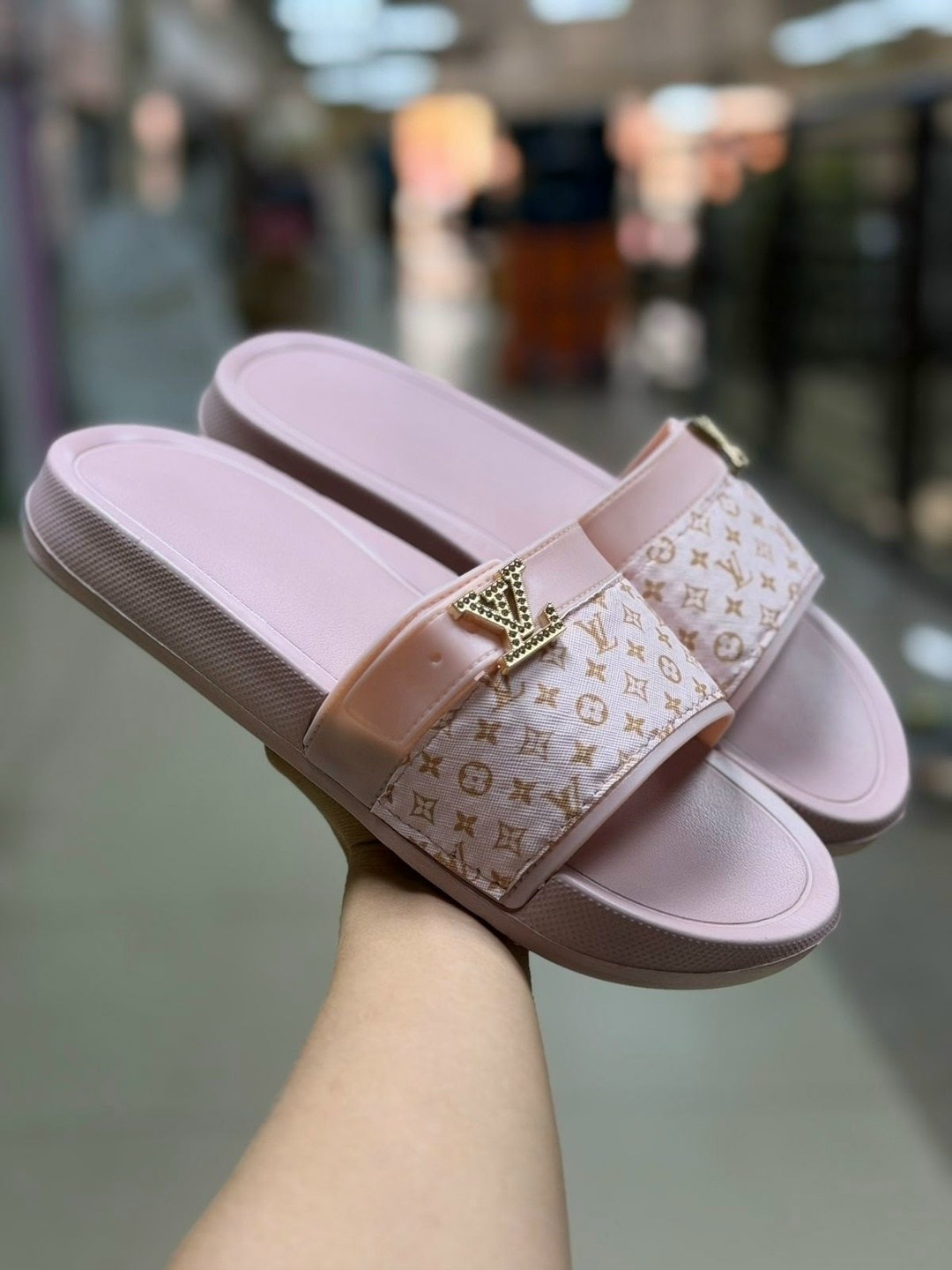 шлепанцы луи виттон белые,шлепанцы луи виттон,louis vuitton шлепанцы,женские белые кожаные шлепки louis vuitton lm-14241,шлепки луи витон женские