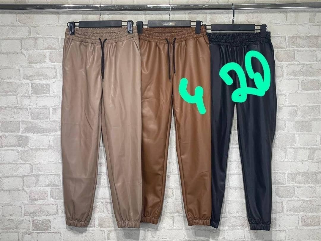 джоггеры женские,брюки джоггеры кожаные,джоггеры женские кожаные,кожаные джоггеры и боди,кожаные джоггеры