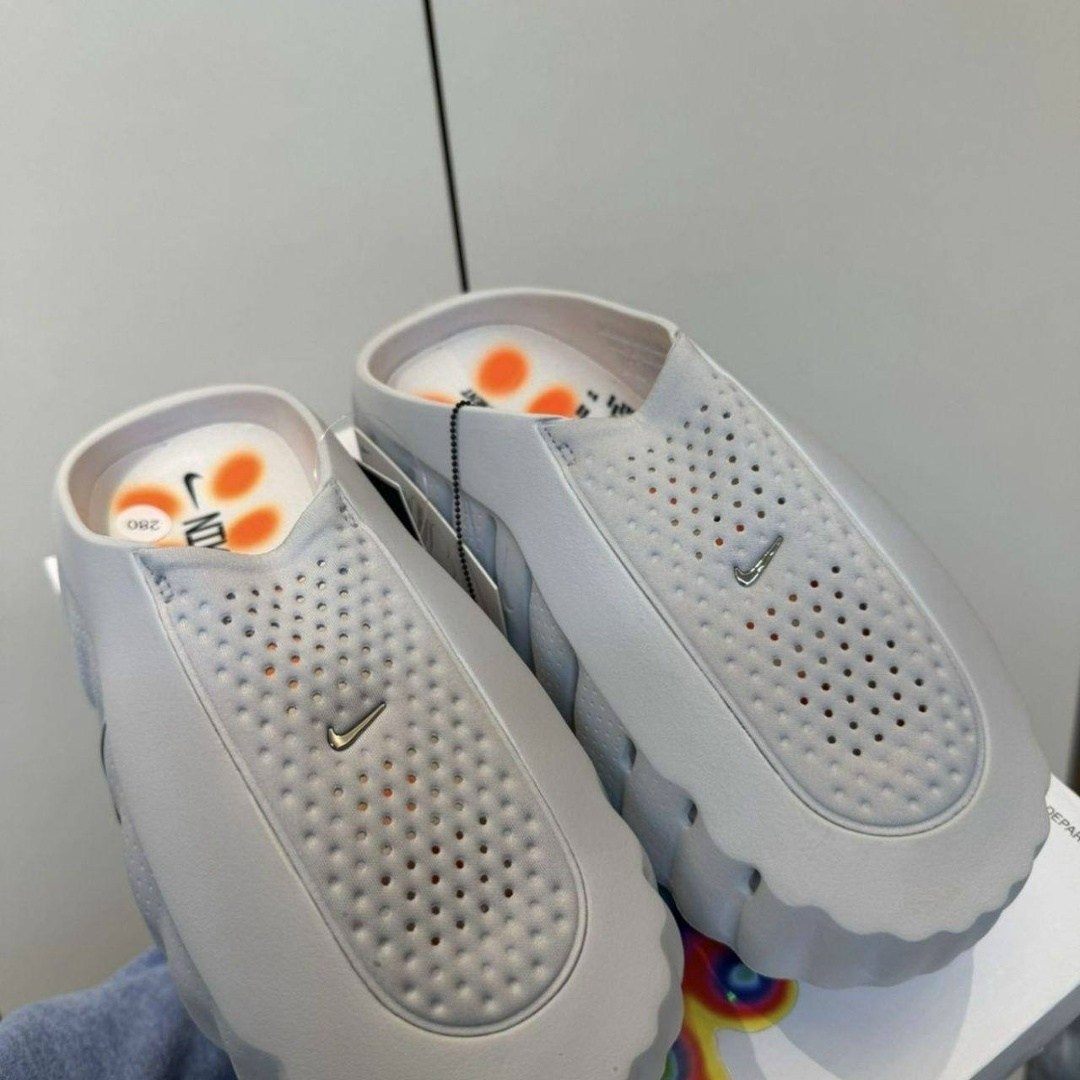 ,тапки модные,спортивная ,кроссовки nike,кроссовки тапки