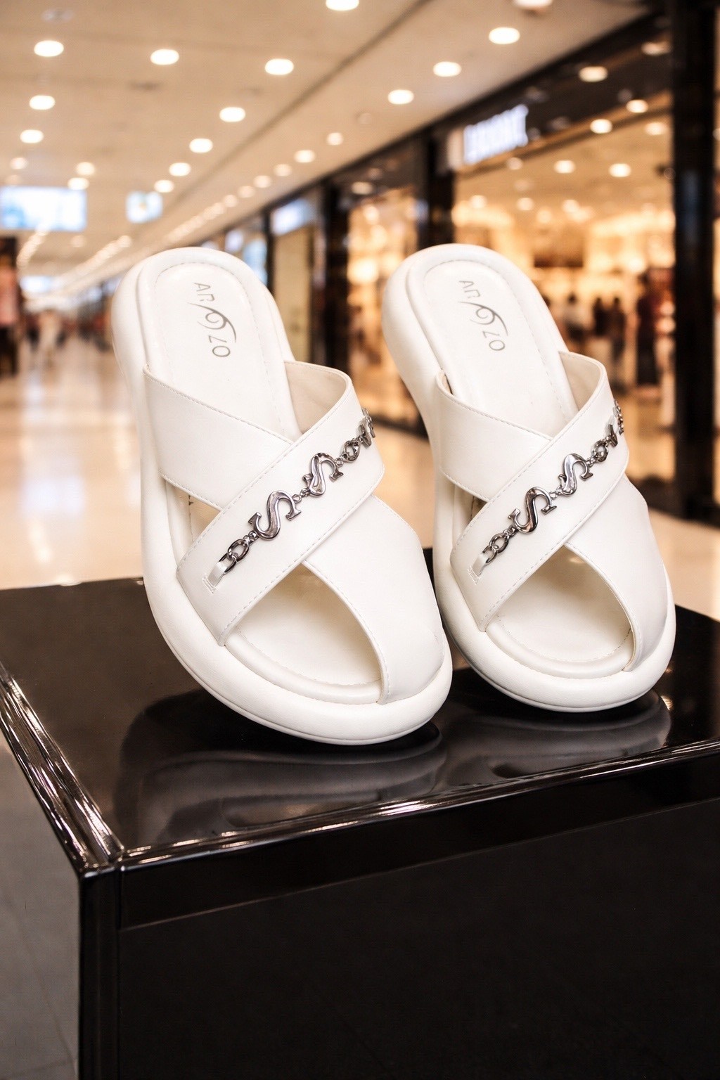 белые шлепанцы,шлепанцы женские,женские сланцы,сланцы молодежные,шлепанцы мужские