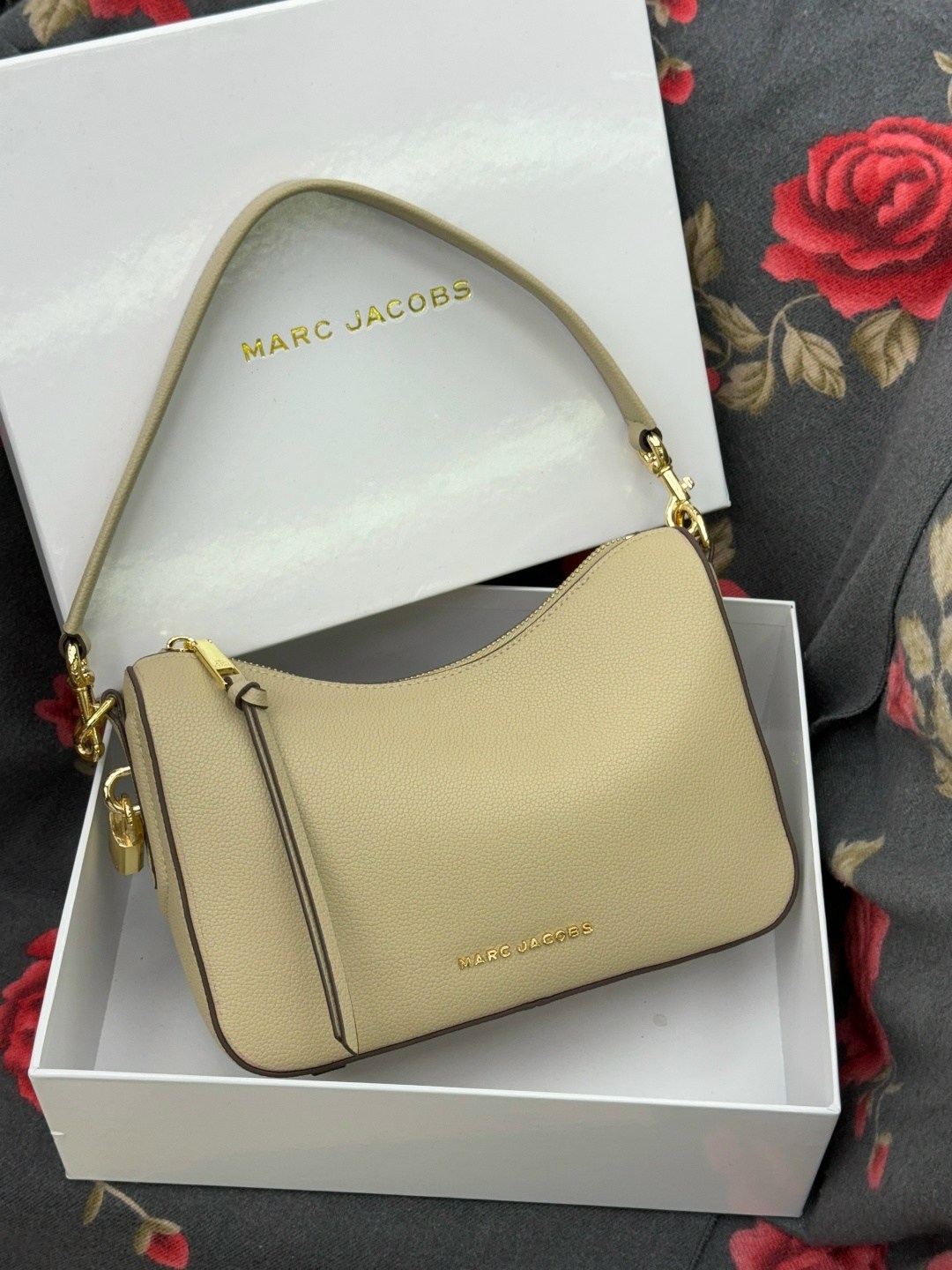 marc jacobs сумка женская,сумка marc jacobs натуральная кожа,marc jacobs сумка,сумка,сумка-хобо от marc jacobs из натуральной кожи