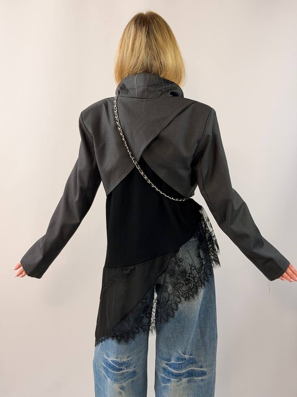 женская куртка,куртка косуха,стильные джинсы,модные джинсы