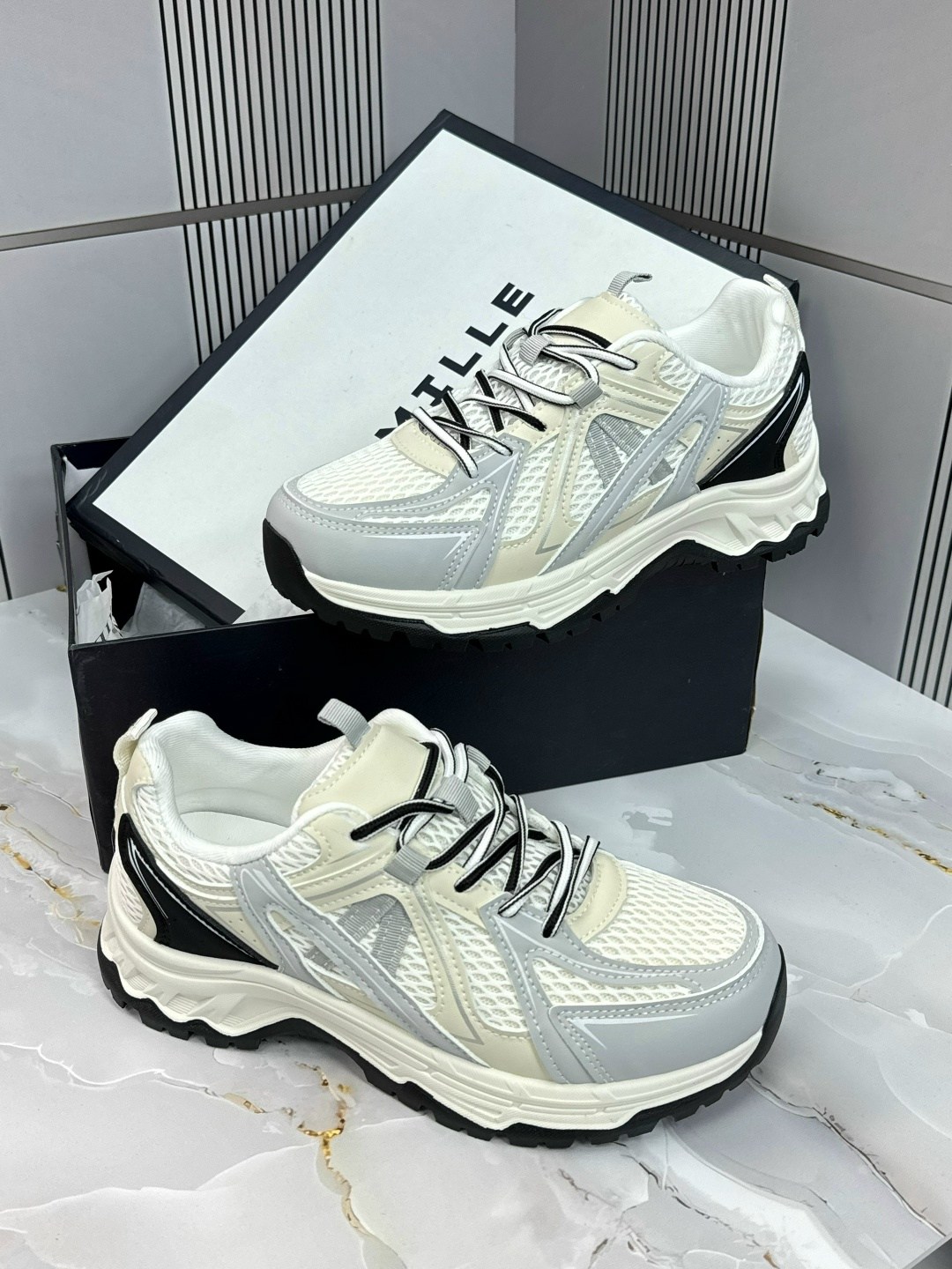 женские кроссовки,повседневные кроссовки,кроссовки модные,кроссовки для женщин,массивные кроссовки