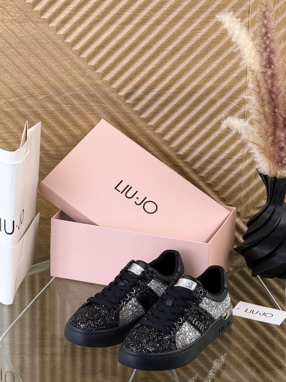 ,кроссовки женскиe,кроссовки со стразами,модная ,женская