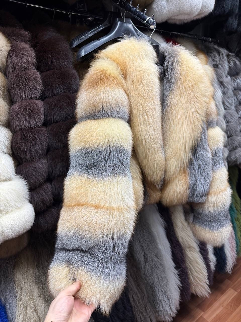 женская шуба из натурального лисьего меха,канадская лиса шуба,шуба из финской лисы,шуба из лисы,полушубок из лисы