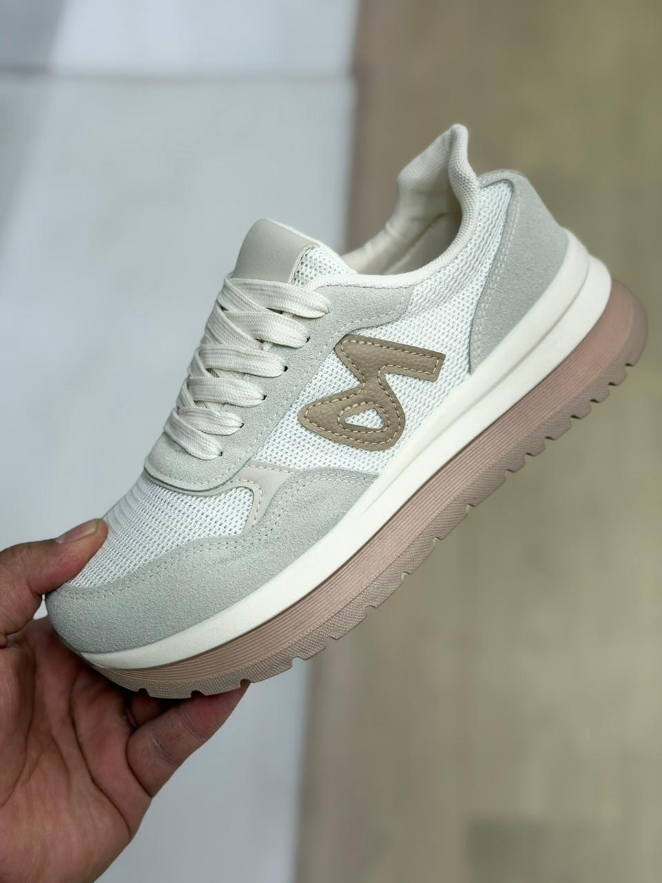 ,женские кроссовки, женская,черные кроссовки,кроссовки