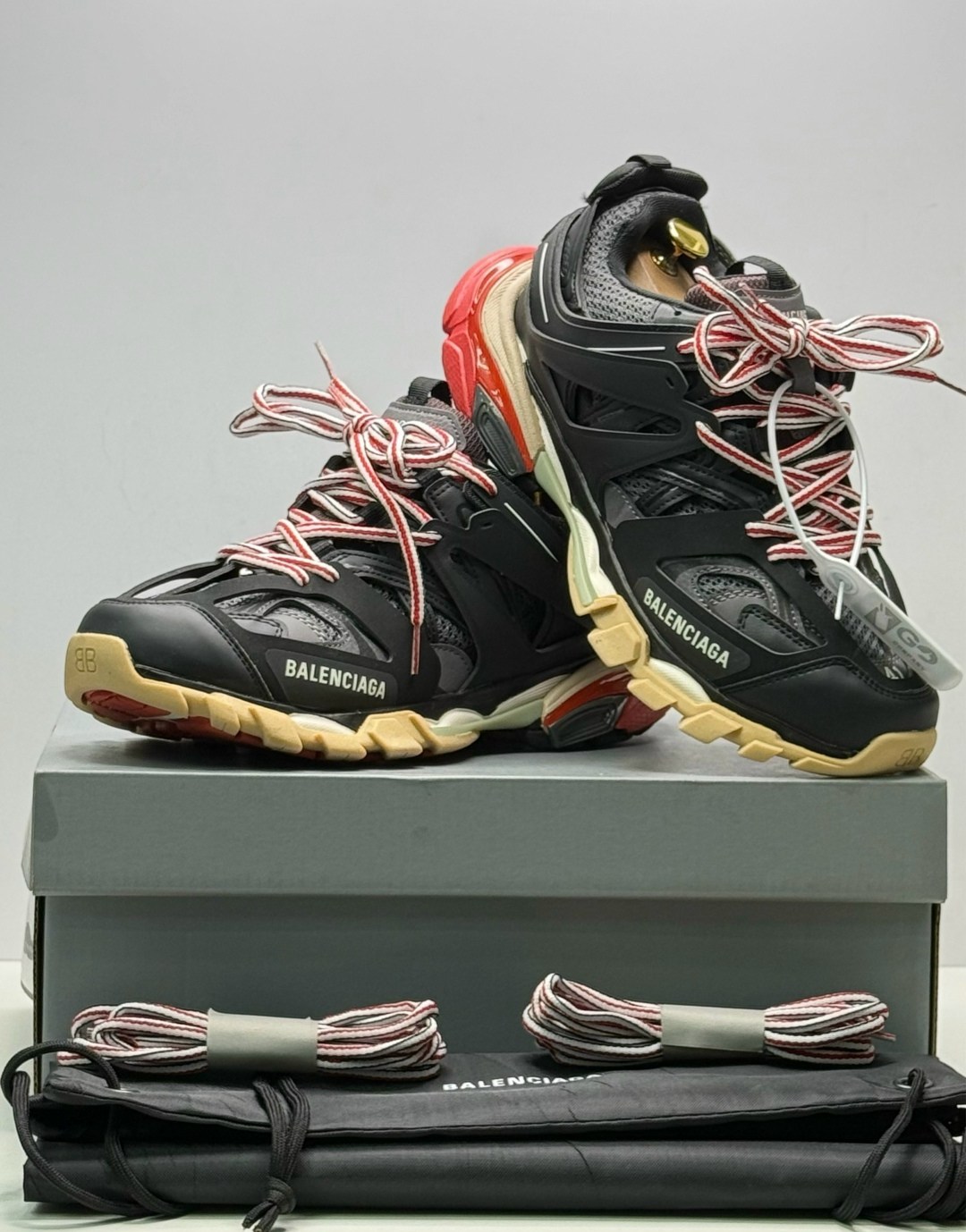 кроссовки balenciaga track trainer black red,кроссовки balenciaga track,кроссовки balenciaga,кроссовки баленсиага трек,кроссовки balenciaga track trainer black red черный