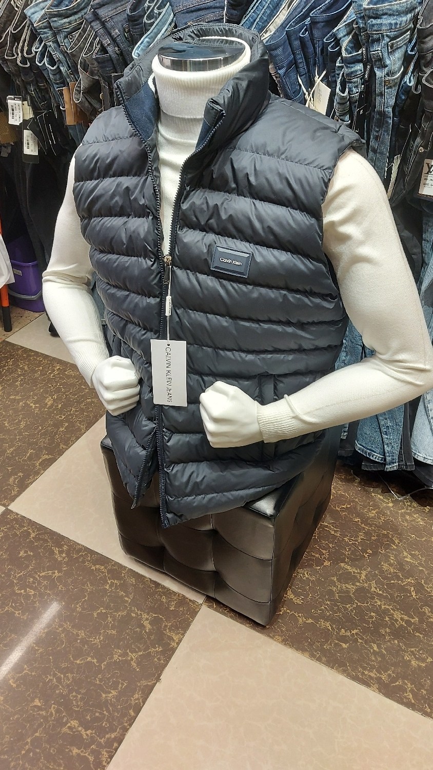 жилет мужской,мужские жилетки,жилетка кельвин кляйн мужская,жилетка хуго босс,мужская безрукавка