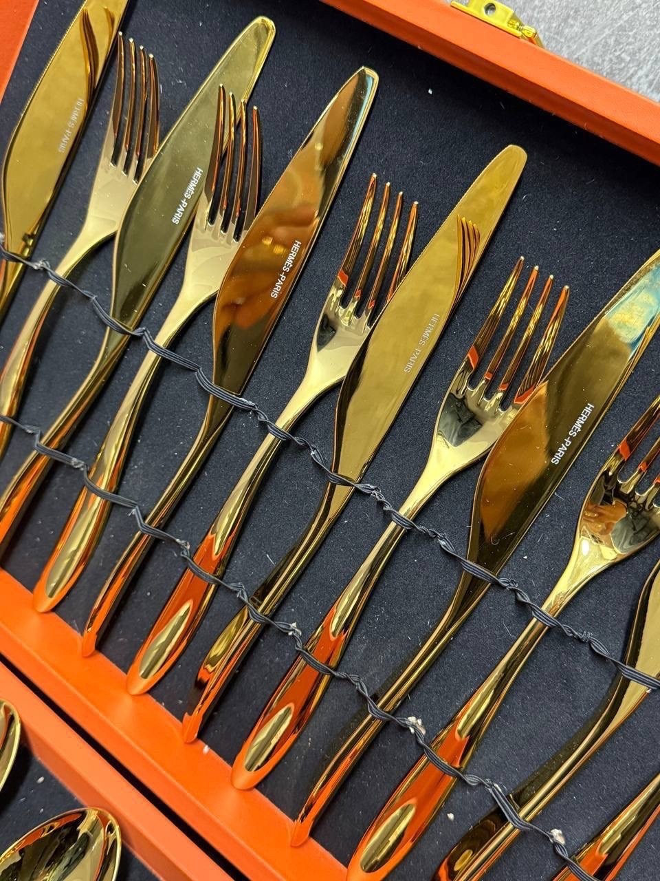 набор столовыx приборов,набор столовых приборов 24,наборы столовых прибор золотые,столовые приборы hermes,hermes набор столовых приборов
