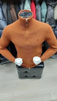 Свитер