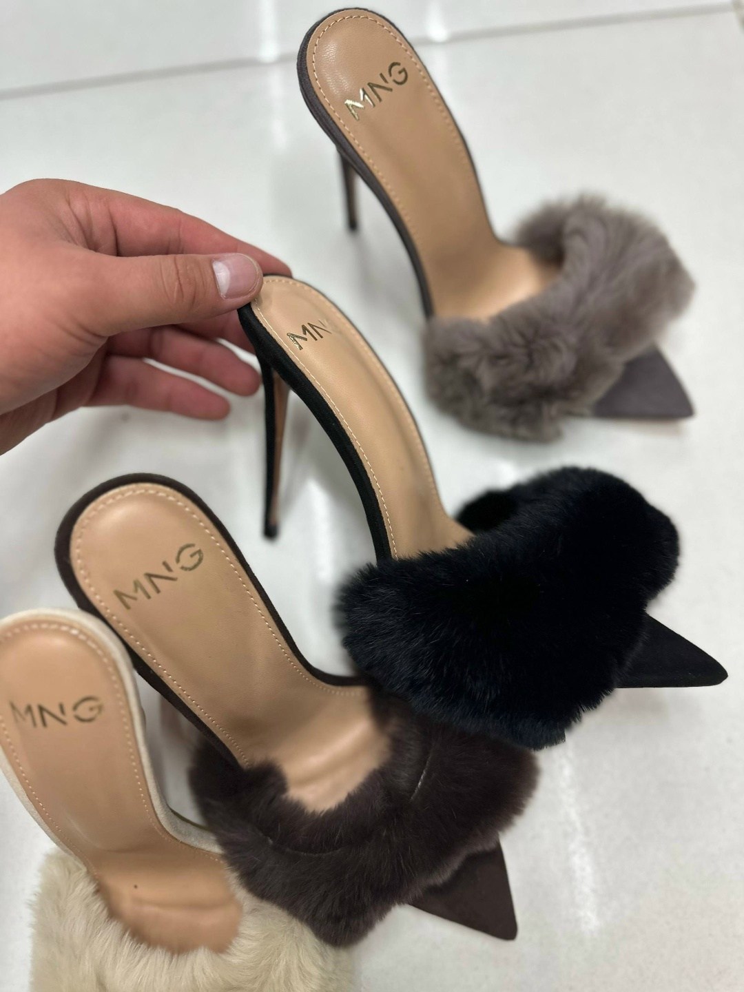 тапочки на каблуке,босоножки с мехом на каблуке,,меховые туфли,меховая