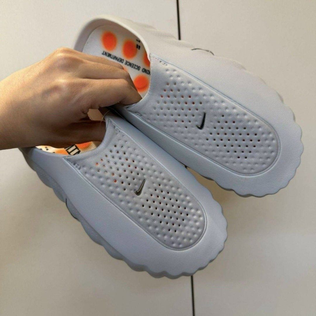 ,тапки модные,спортивная ,кроссовки nike,кроссовки тапки