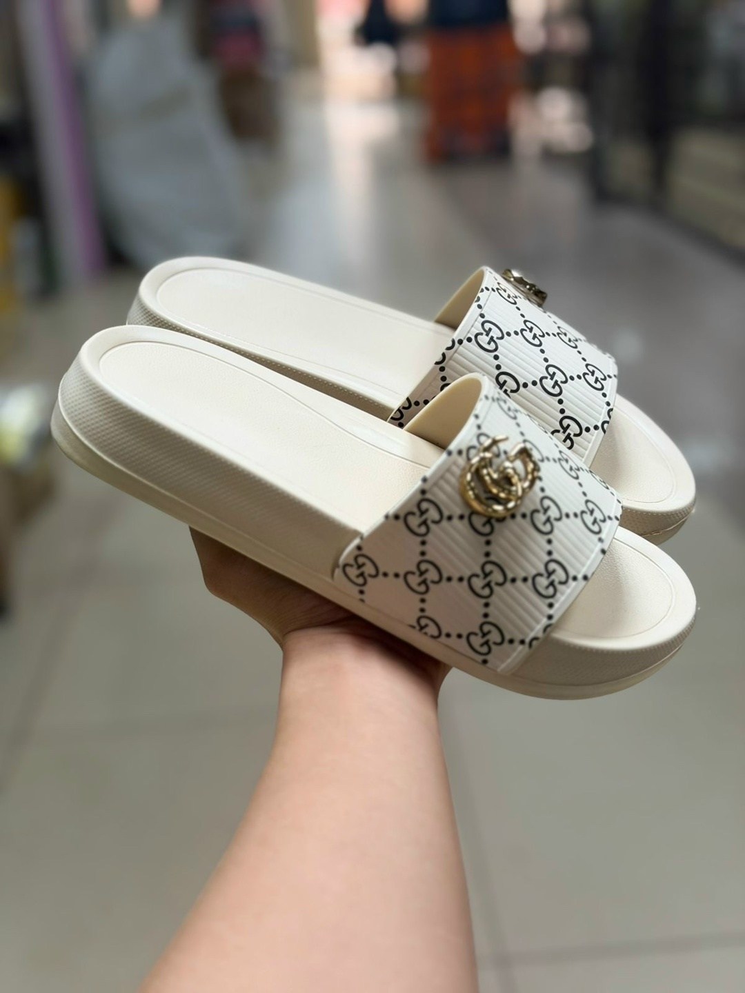 ,шлёпки гуччи женские,резиновые тапочки гуччи,шлепанцы gucci женские,тапки гуччи