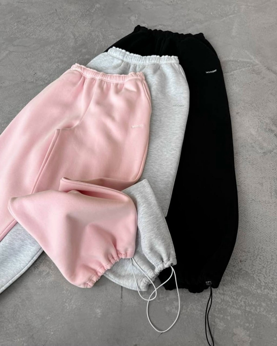 брюки розовые,светло-розовые женские джоггеры dreskod dk02 22,светло-розовые джоггеры dreskod,розовые спортивные штаны,брюки свободные