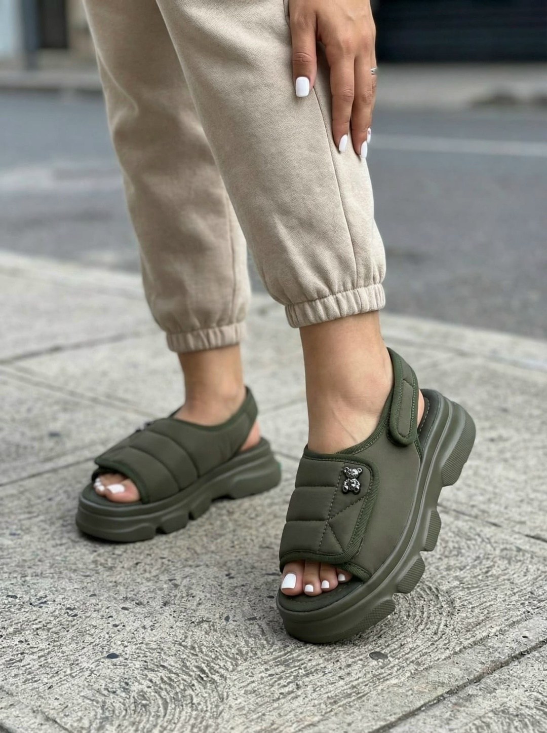 сандалии модные,шлепанцы женские,босоножки на платформе,шлепки на платформе,женские сандалии