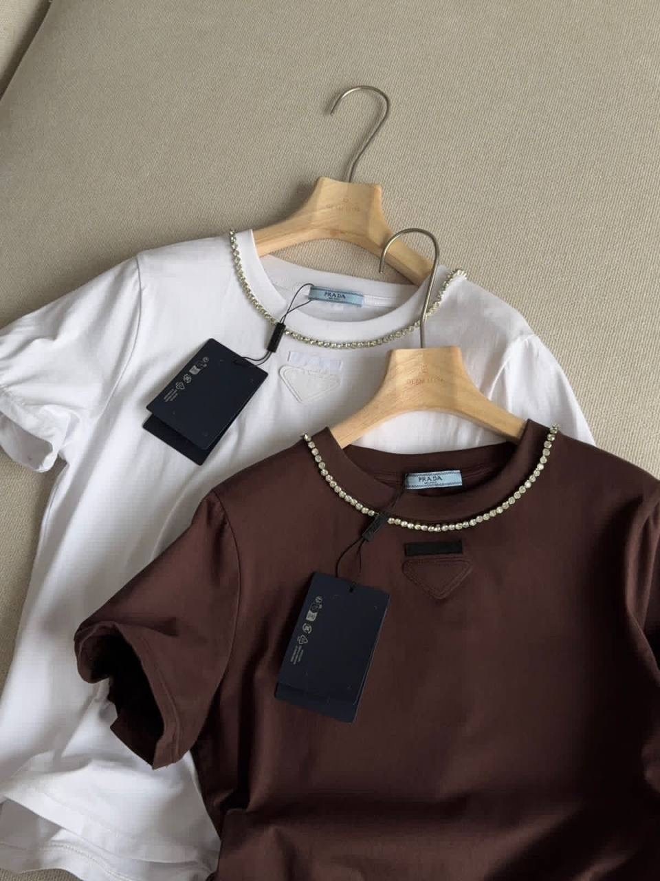 футболка оверсайз с цепочкой из страз sela,футболки женская,белая футболка женская,футболка оверсайз со стразам,футболка оверсайз