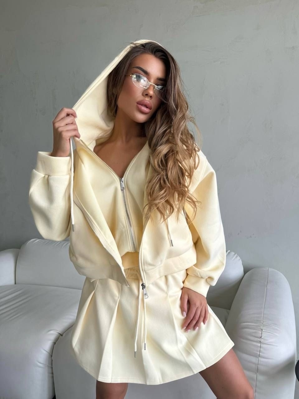 костюм двойка с юбкой,стильные костюмы,женский костюм,костюм худи,костюм бежевый