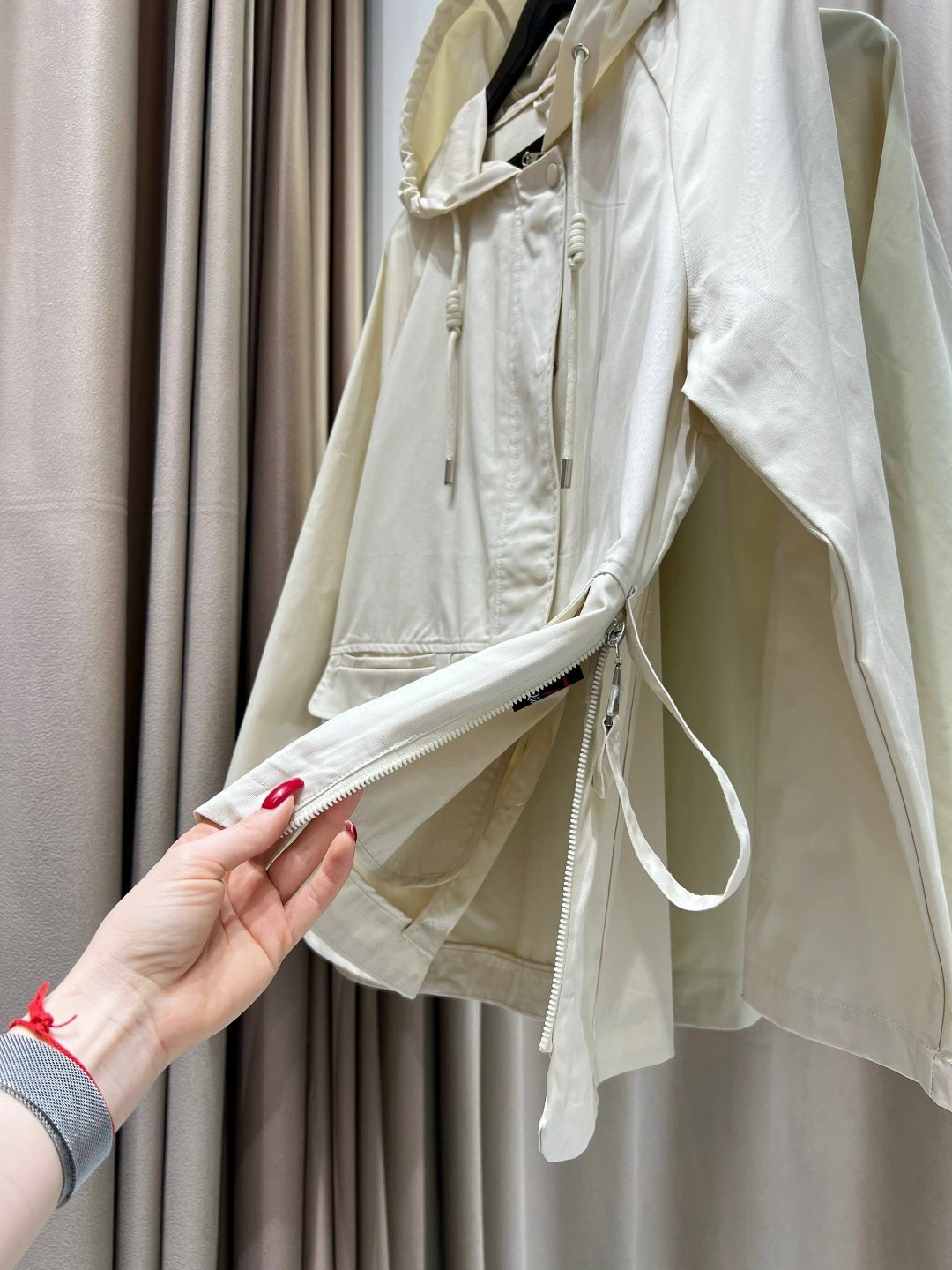 ветровка женская,ветровка женская с капюшоном,ветровка,ветровка удлиненная с капюшоном,легкая куртка