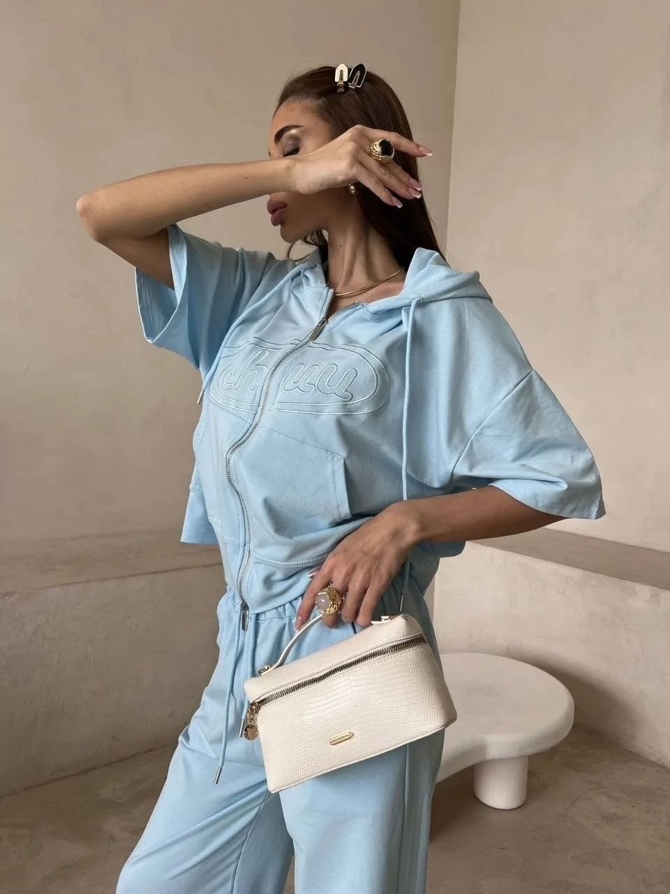 стильный костюм,женский костюм,спортивный костюм,женский спортивный костюм,бежевый костюм