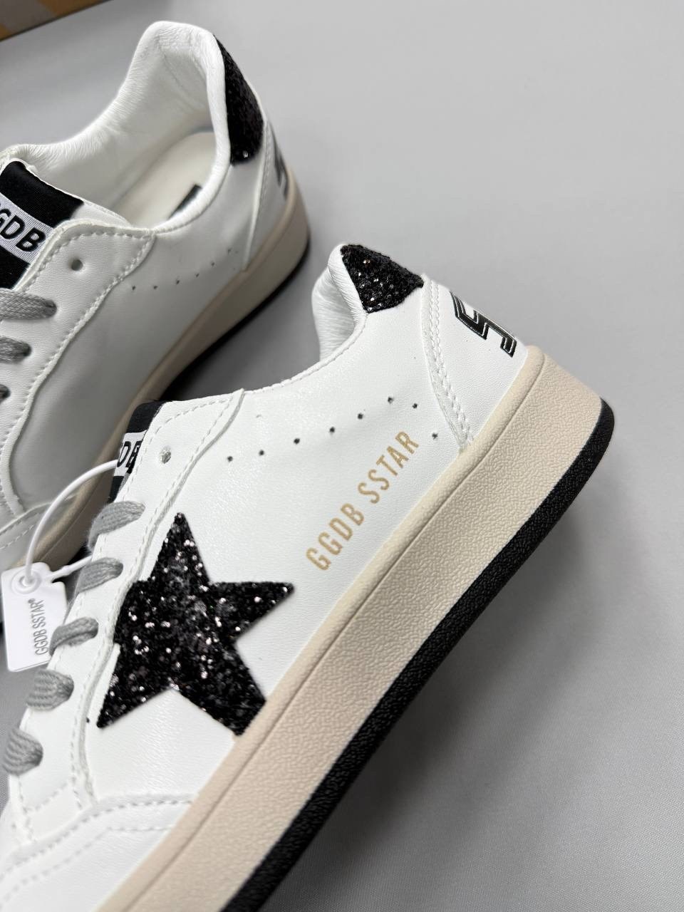 кроссовки golden goose с пайетками на платформе,кроссовки golden goose,кеды golden goose,,кроссовки golden goose из натуральной кожи с камнями