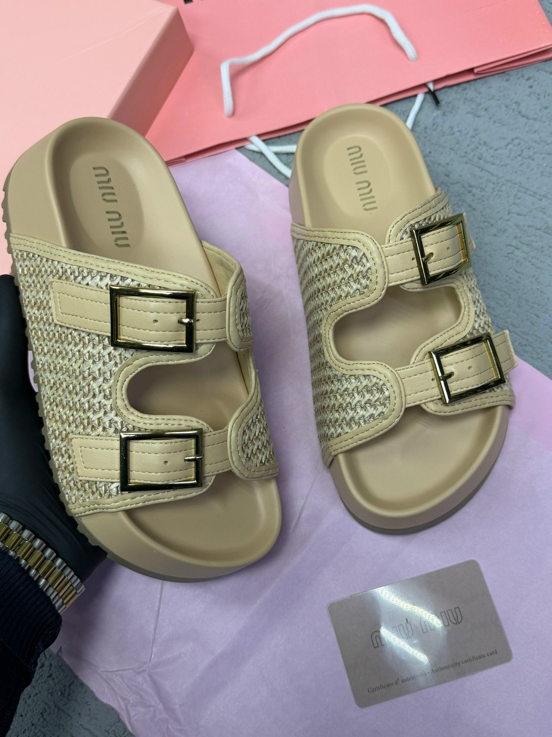 тапочки фенди,,женские шлепанцы,сандалии модные,женские сандалии