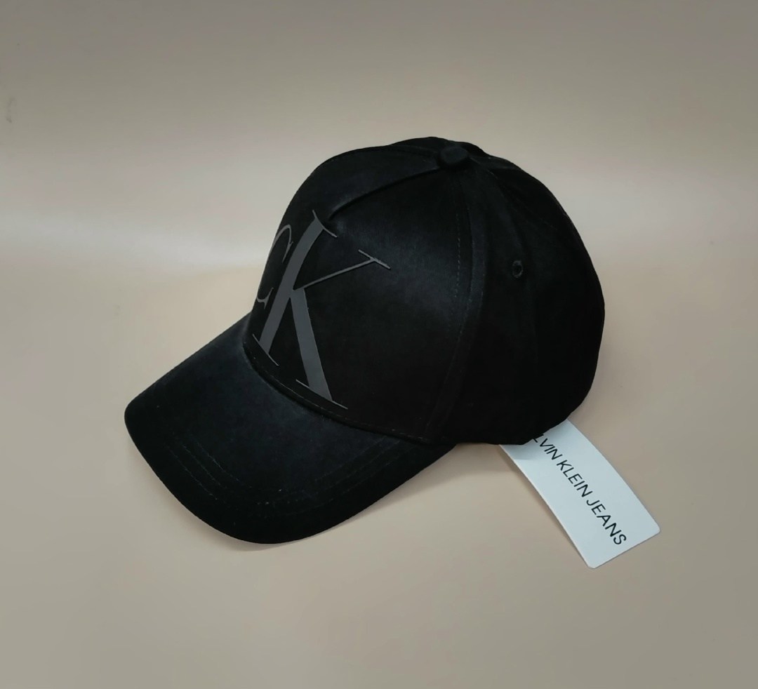 бейсболка calvin klein бейсболка,кепка кельвин кляйн белая,бейсболка calvin klein,кепка кельвин кляйн,стильные брендовые кепки