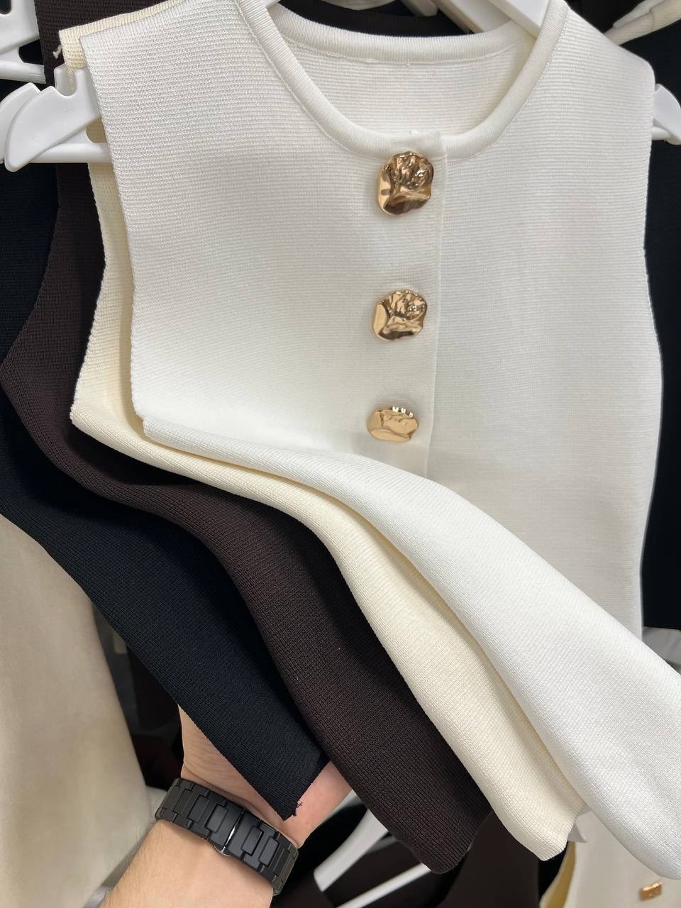 женский вязаный жилет,жилет для женщин,жилетка женская,жилет на пуговицах,жилетка трикотажная