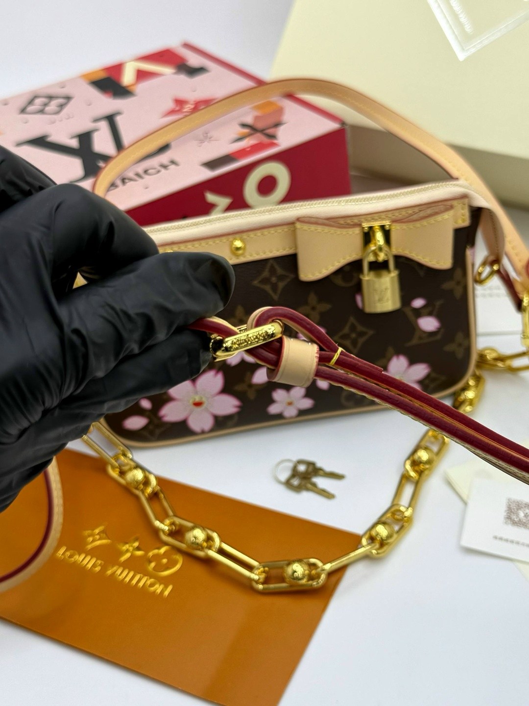 сумка louis vuitton,сумка через плечо от louis vuitton,louis vuitton сумка на плечо багет,louis vuitton сумка женская,сумка-тоут lv louis vuitton
