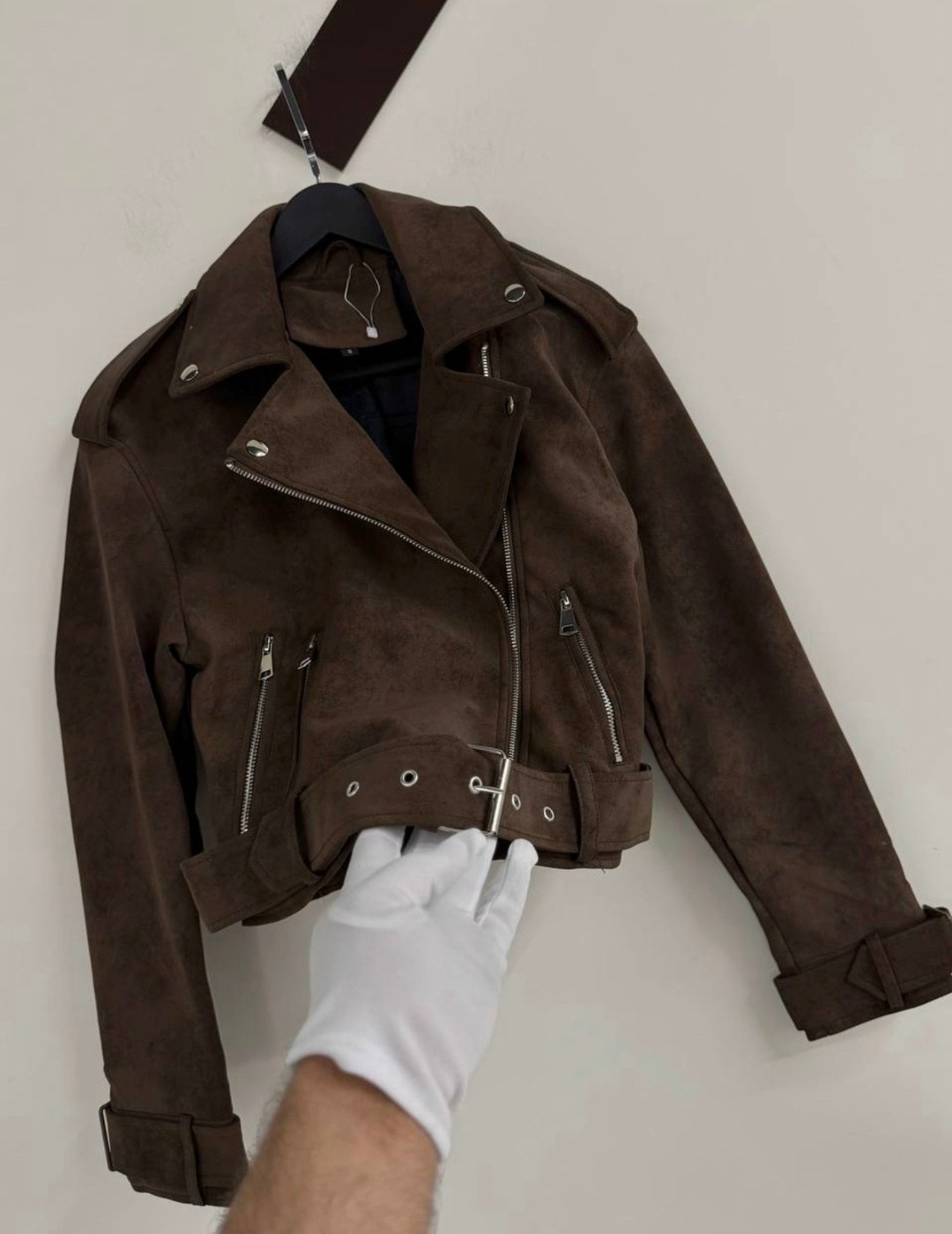 женская байкерская куртка из искусственной замши,женская замшевая куртка косуха коричневая,косуха кожаная куртка оверсайз saint shine,замшевая куртка косуха,коричневая женская куртка из натуральной мя