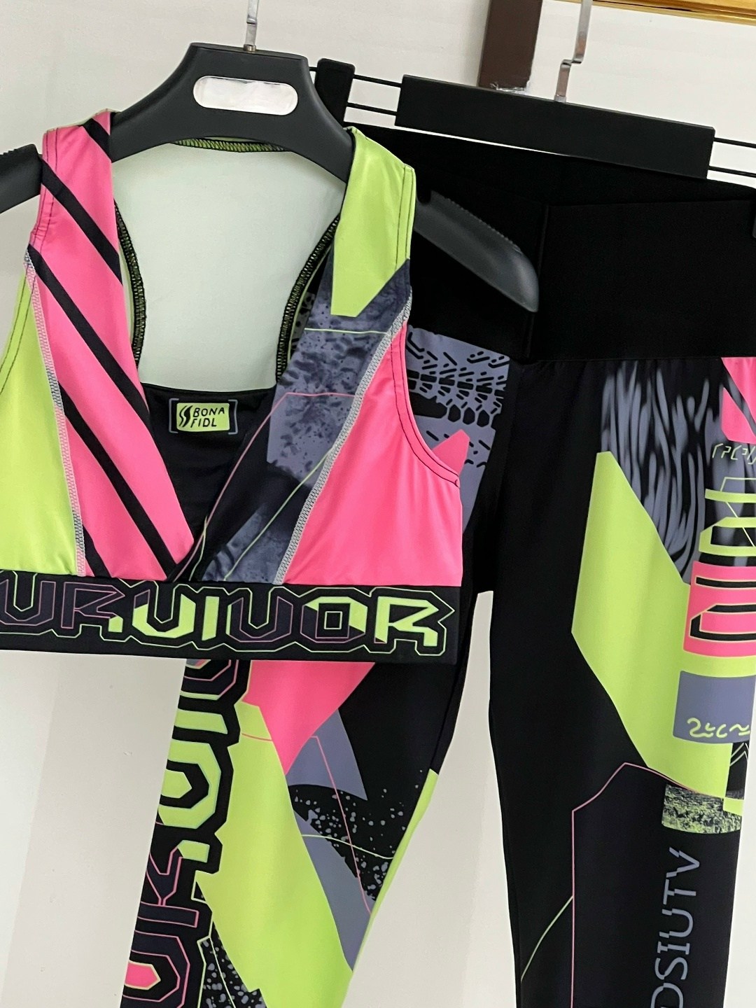 костюм для фитнеса,костюм для фитнеса женский спортивный,легинсы для фитнеса,спортивные костюм,спортивная одежда для фитнеса