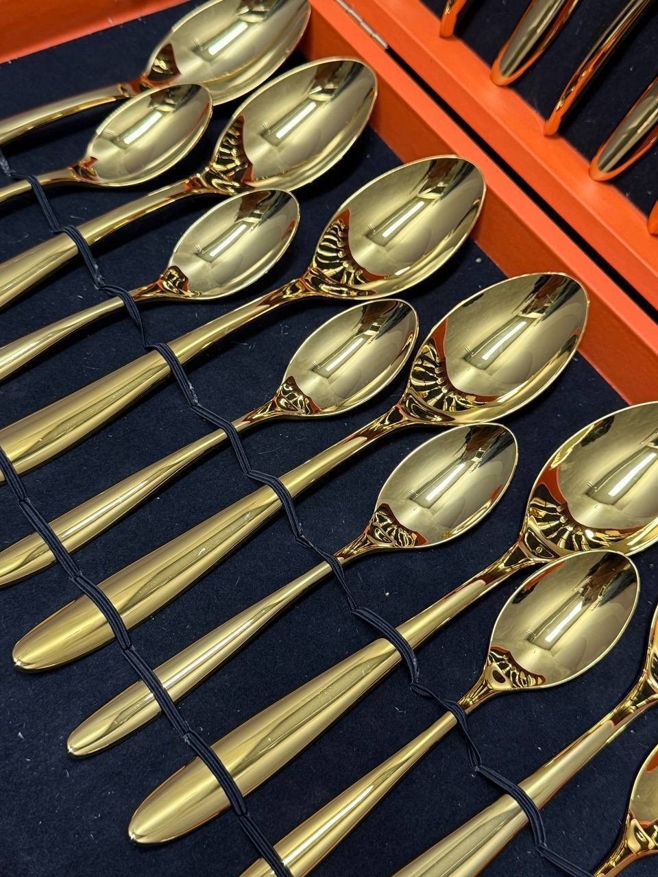 набор столовыx приборов,набор столовых приборов 24,наборы столовых прибор золотые,столовые приборы hermes,hermes набор столовых приборов