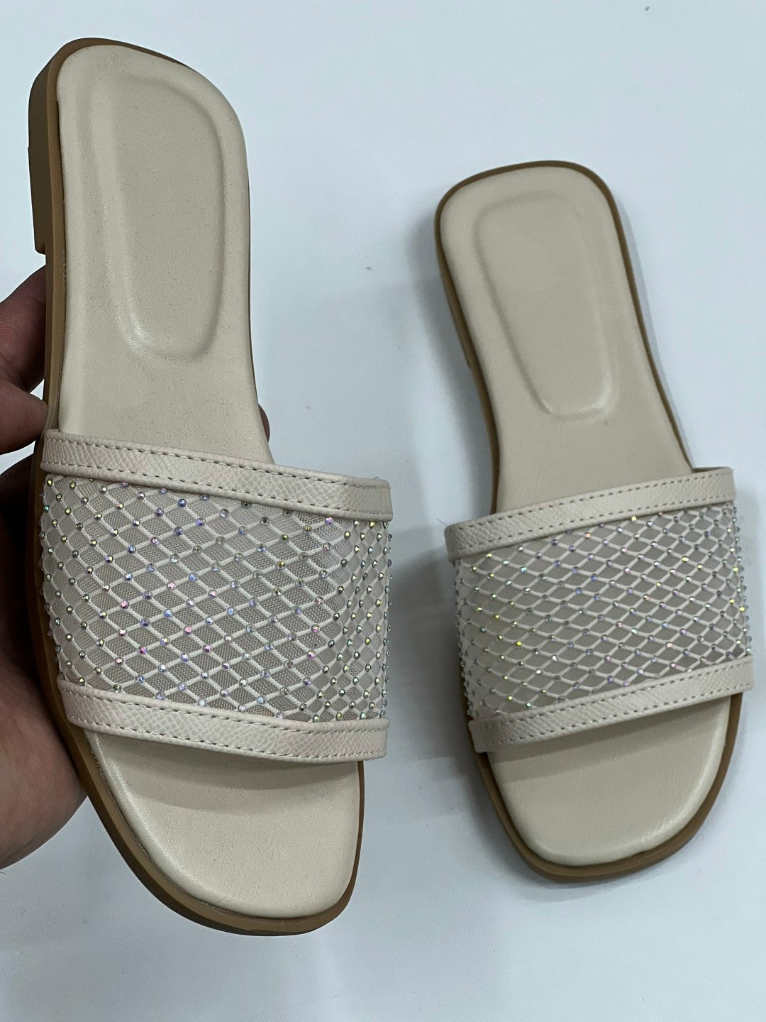 женские шлепанцы,,женские тапки,модные тапочки,модные шлепанцы