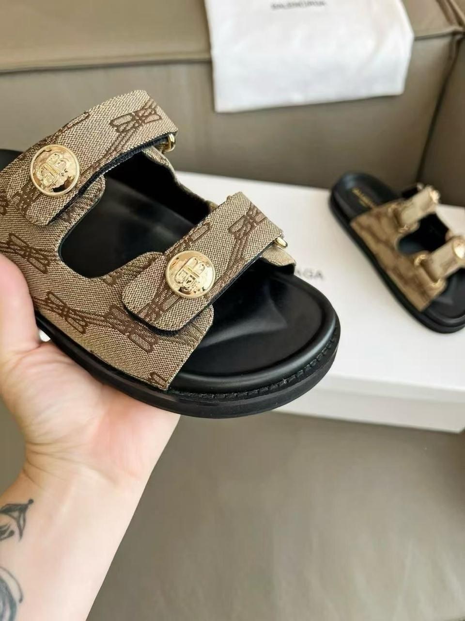 шлепанцы balenciaga,босоножки balenciaga,сандалии balenciaga,ботинки balenciaga,шлепанцы balenciaga черные