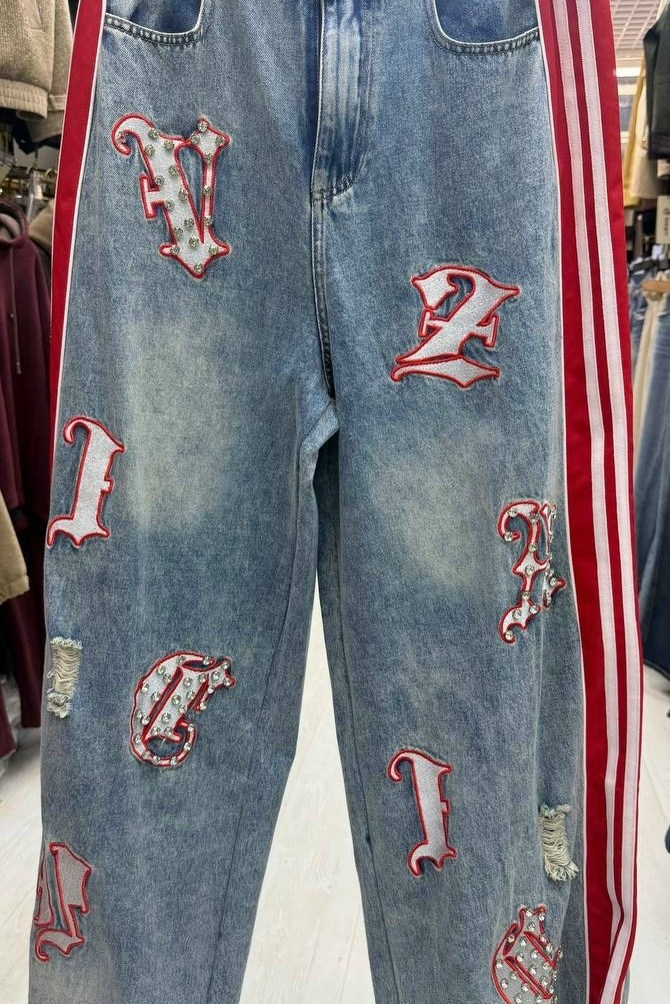 модные джинсы,стильные джинсы,джинсы с принтом,женские джинсы,джинсы широкие