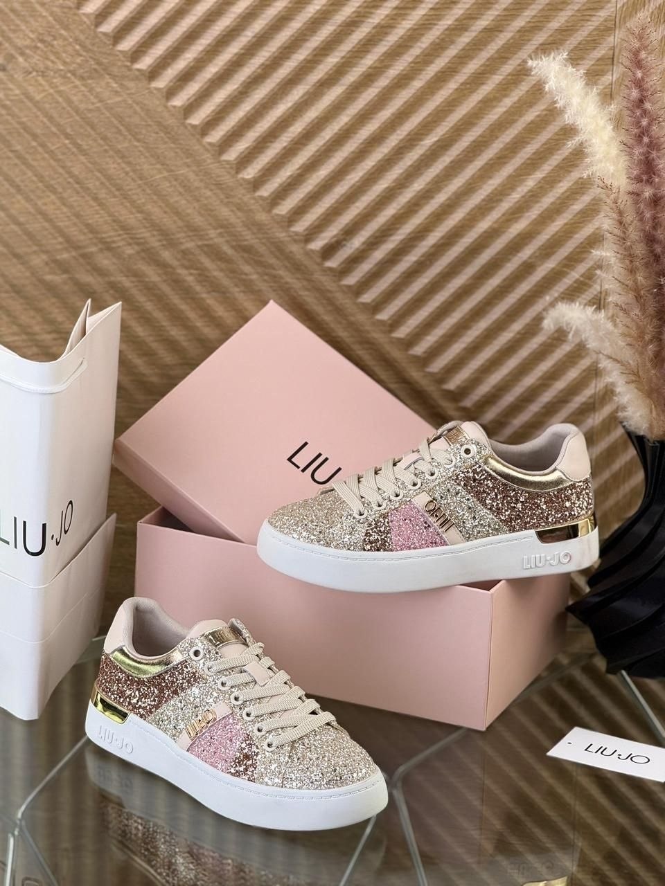 ,кроссовки женскиe,кроссовки со стразами,модная ,женская