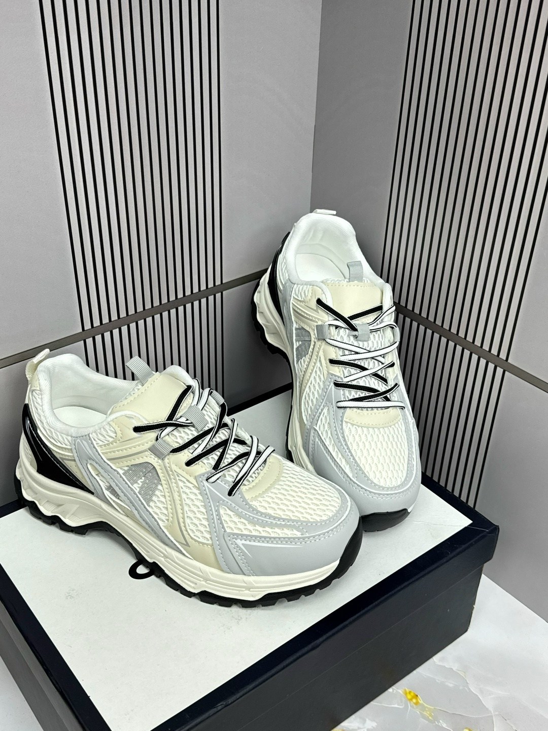 женские кроссовки,повседневные кроссовки,кроссовки модные,кроссовки для женщин,массивные кроссовки