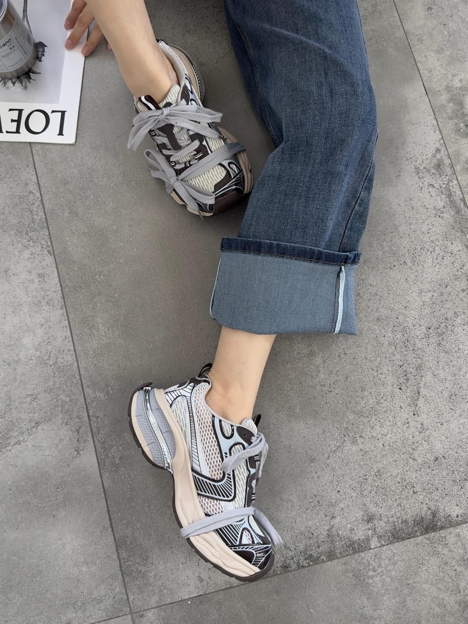 кроссовки balenciaga,кроссовки женские balenciaga,кроссовки спортивные balenciaga,кроссовки баленсиага женские,кроссовки balenciaga на шнуровке