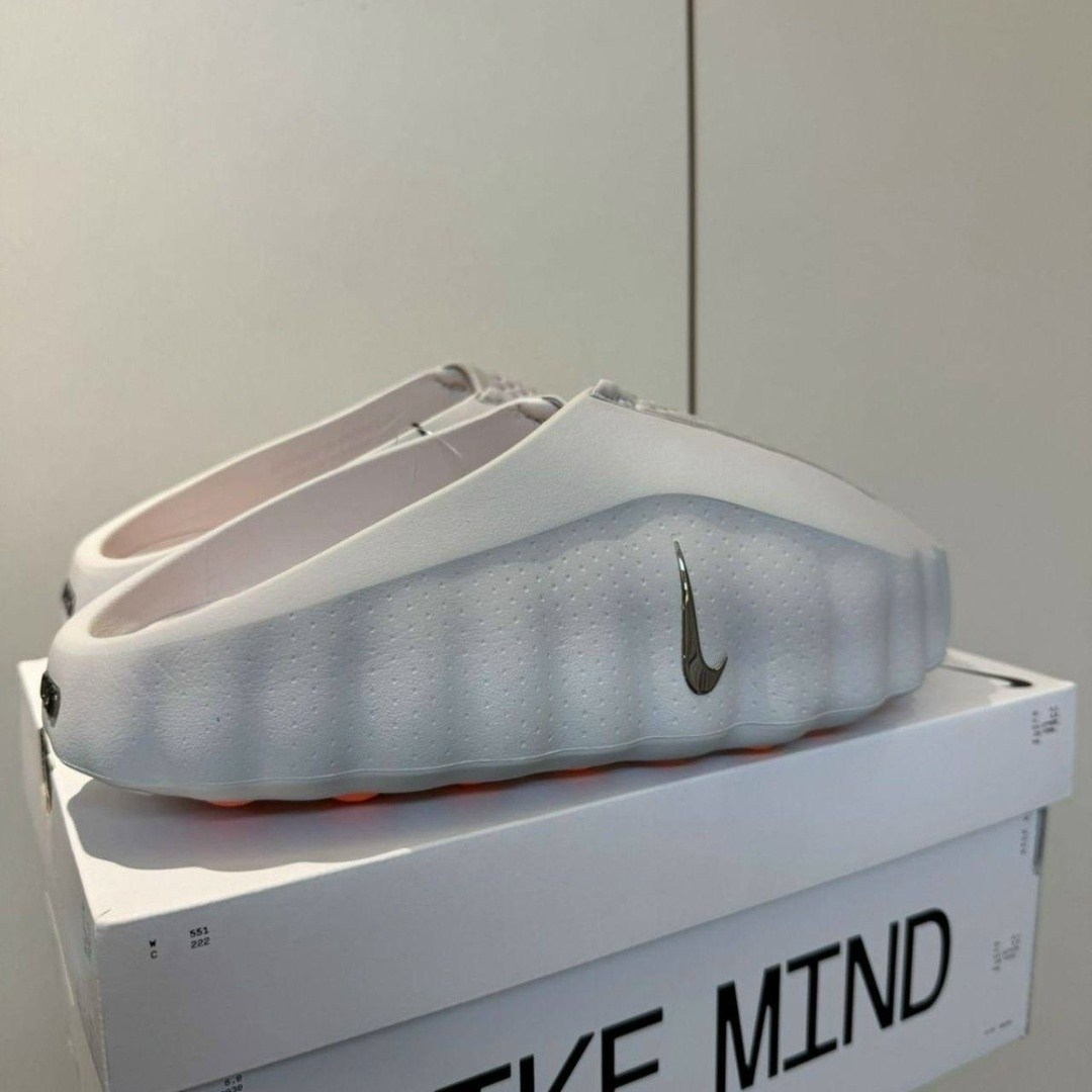 ,тапки модные,спортивная ,кроссовки nike,кроссовки тапки