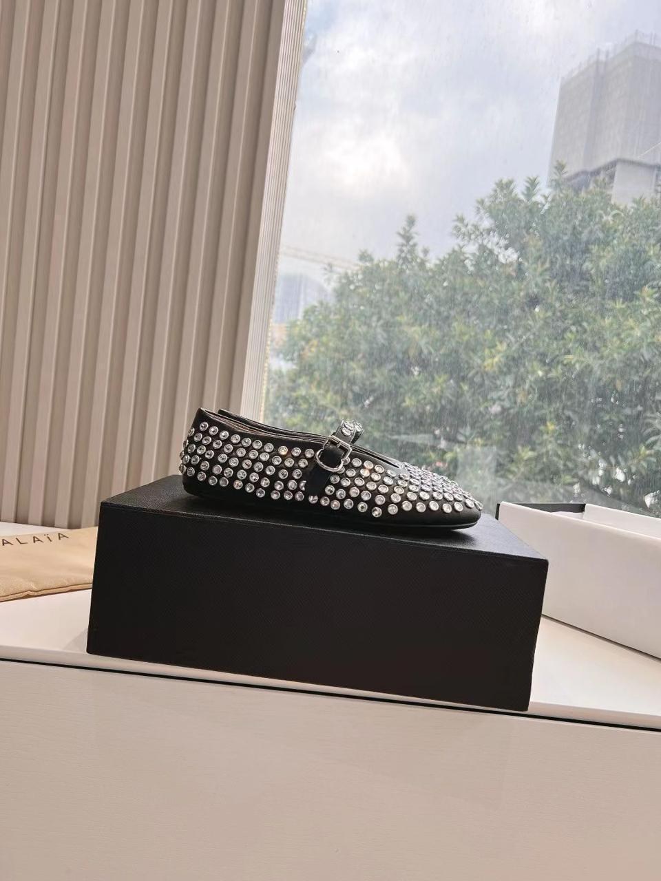 ,балетки alaia,туфли на плоской подошве,кожаные балетки,женские туфли лодочки