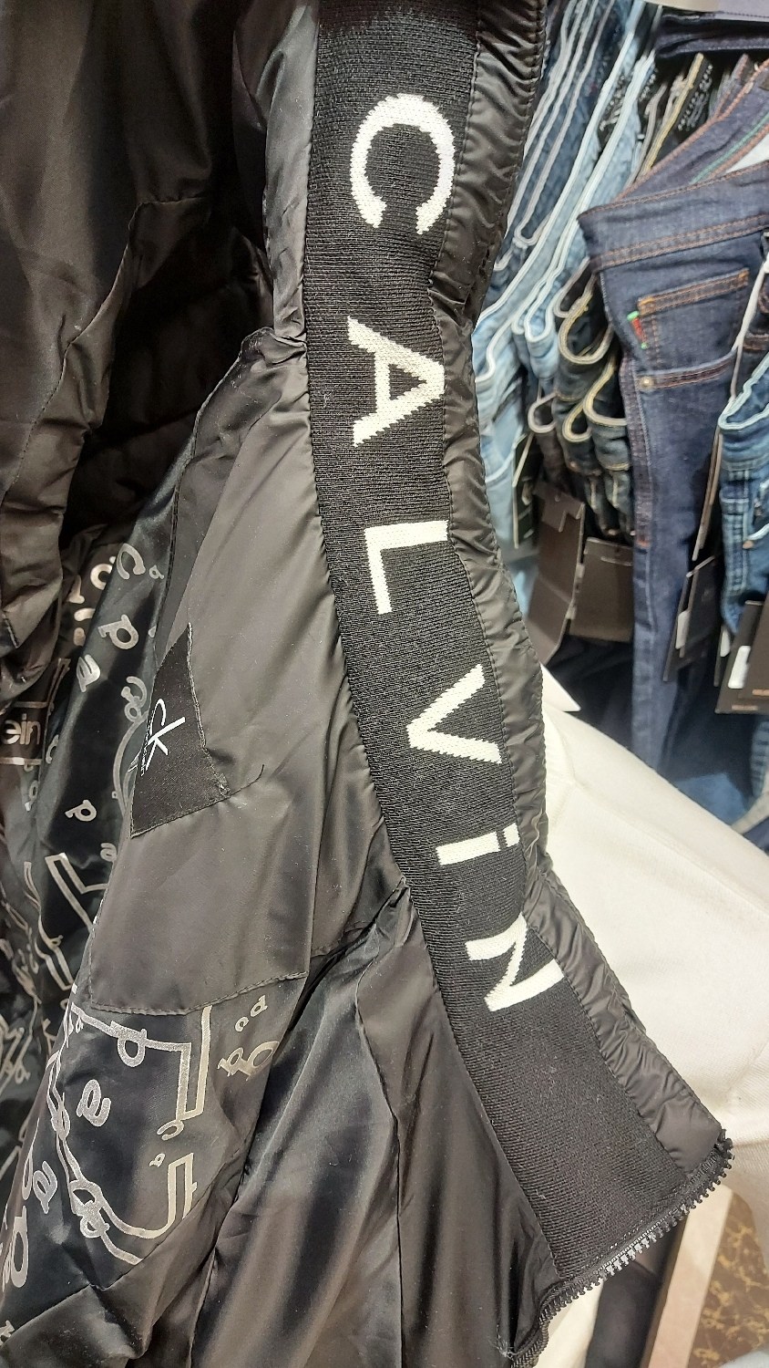 жилет мужской,мужские жилетки,жилетка кельвин кляйн мужская,жилетка хуго босс,мужская безрукавка