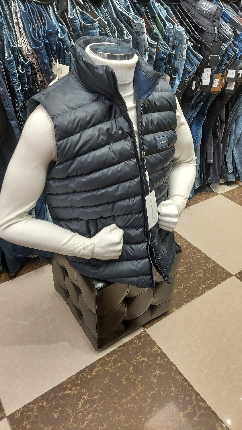 жилет мужской,мужские жилетки,жилетка кельвин кляйн мужская,жилетка хуго босс,мужская безрукавка