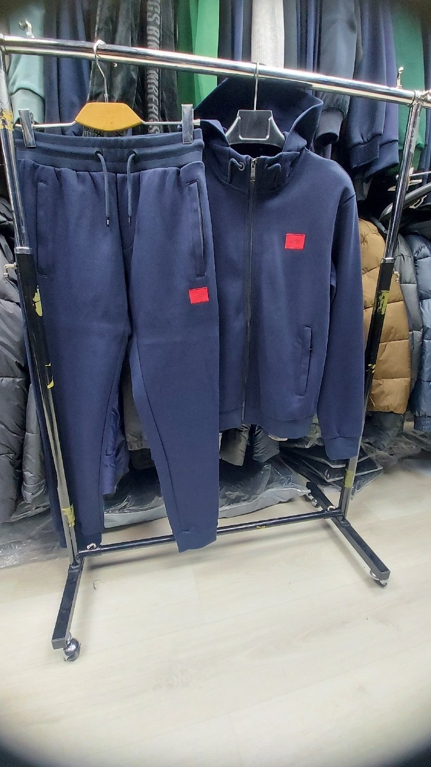 спортивный костюм hugo boss,костюм спортивный мужской,костюм на флисе,флисовые костюмы,спортивный костюм