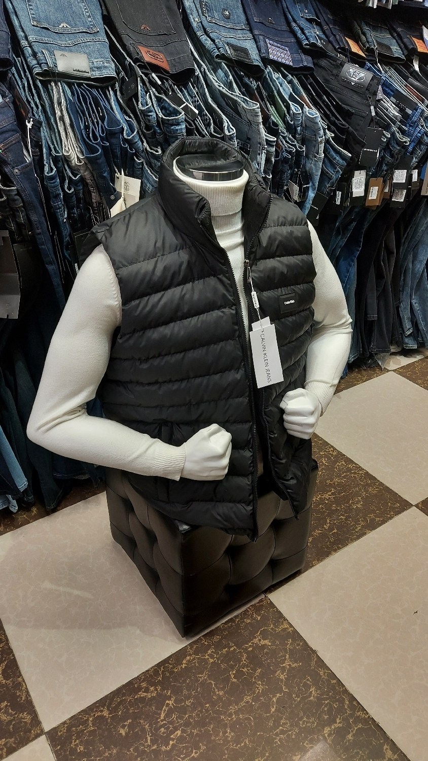 жилет мужской,мужские жилетки,жилетка кельвин кляйн мужская,жилетка хуго босс,мужская безрукавка